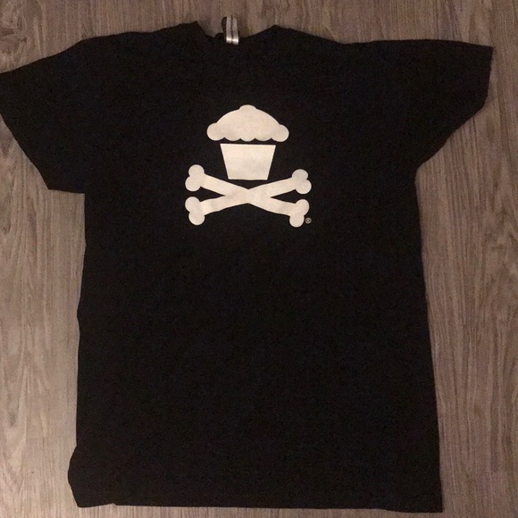 Johnny Cupcakes Other - Original Johnny Cupcakes Crossbones T Shirt Size L